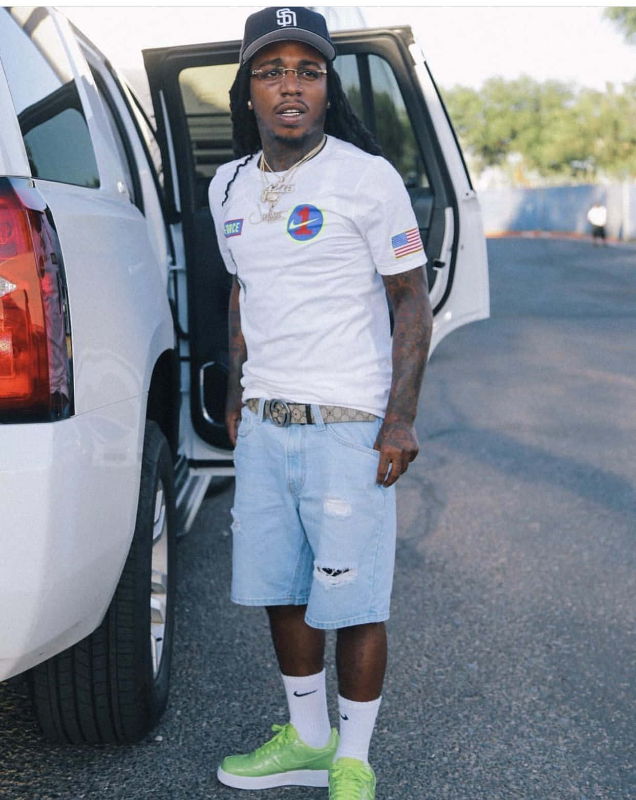 Jacquees White Car Background