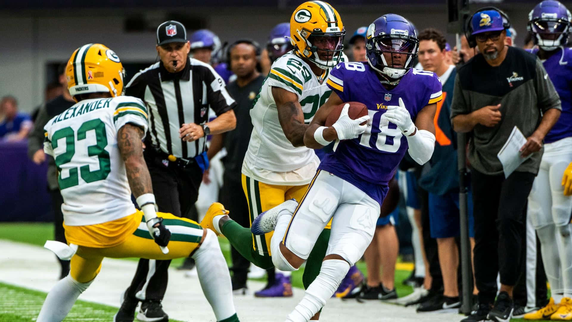 Jaire Alexanderin Action Green Bayvs Minnesota Background
