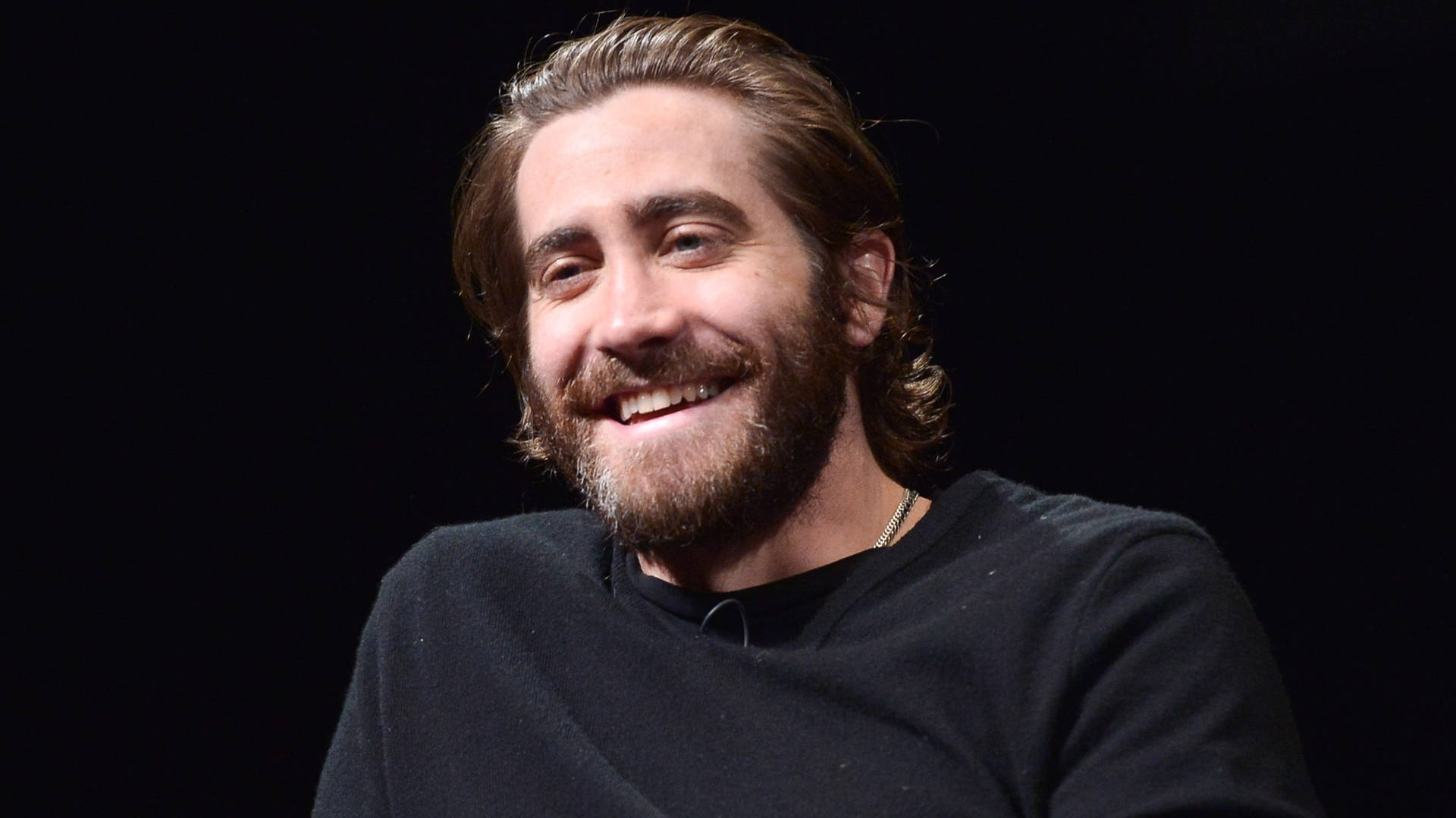 Jake Gyllenhaal Long Hair Background