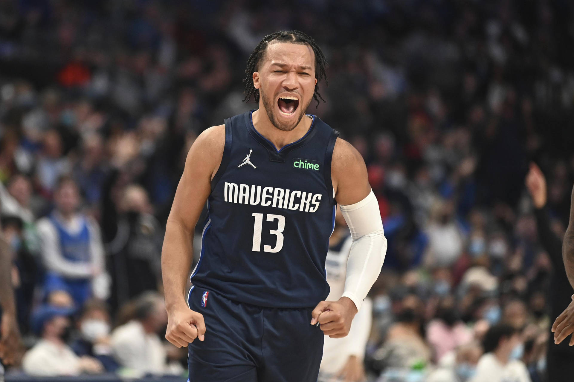 Jalen Brunson Basketball Player Screaming Background