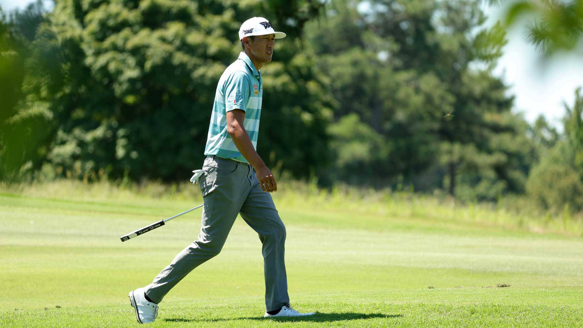 James Hahn Walking On Golf Court Background