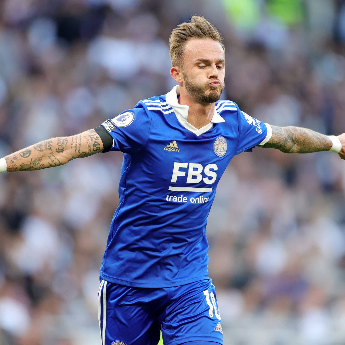 James Maddison Airplane Hand Background