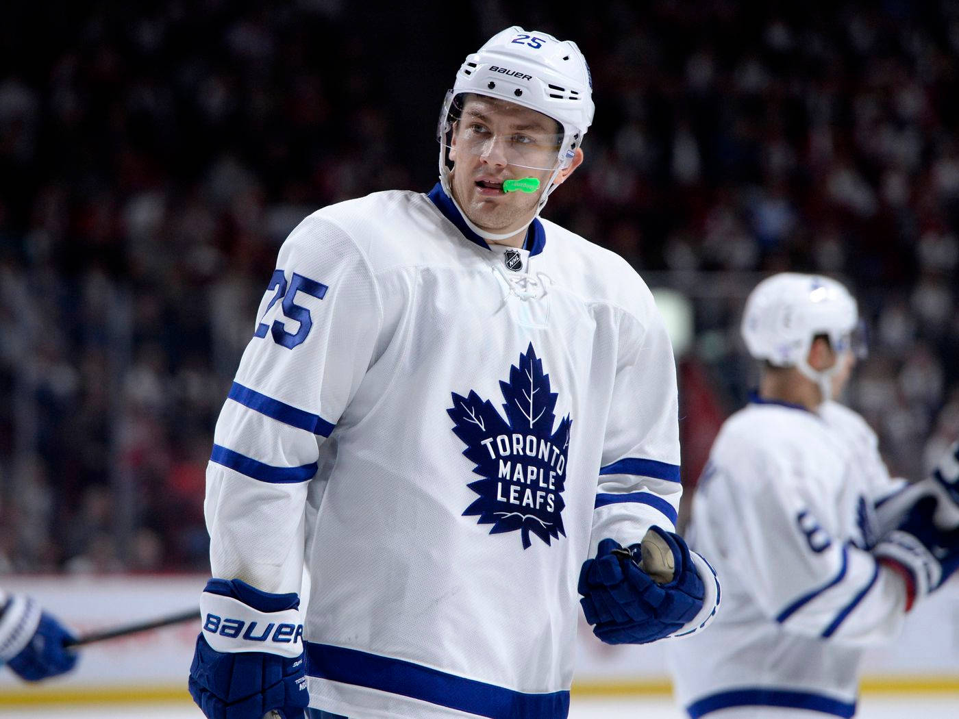 James Van Riemsdyk In His Bauer Uniform, Ready For Action On The Ice Background