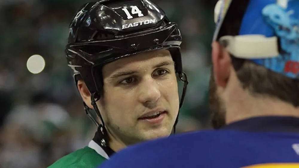 Jamie Benn Zoomed In Face