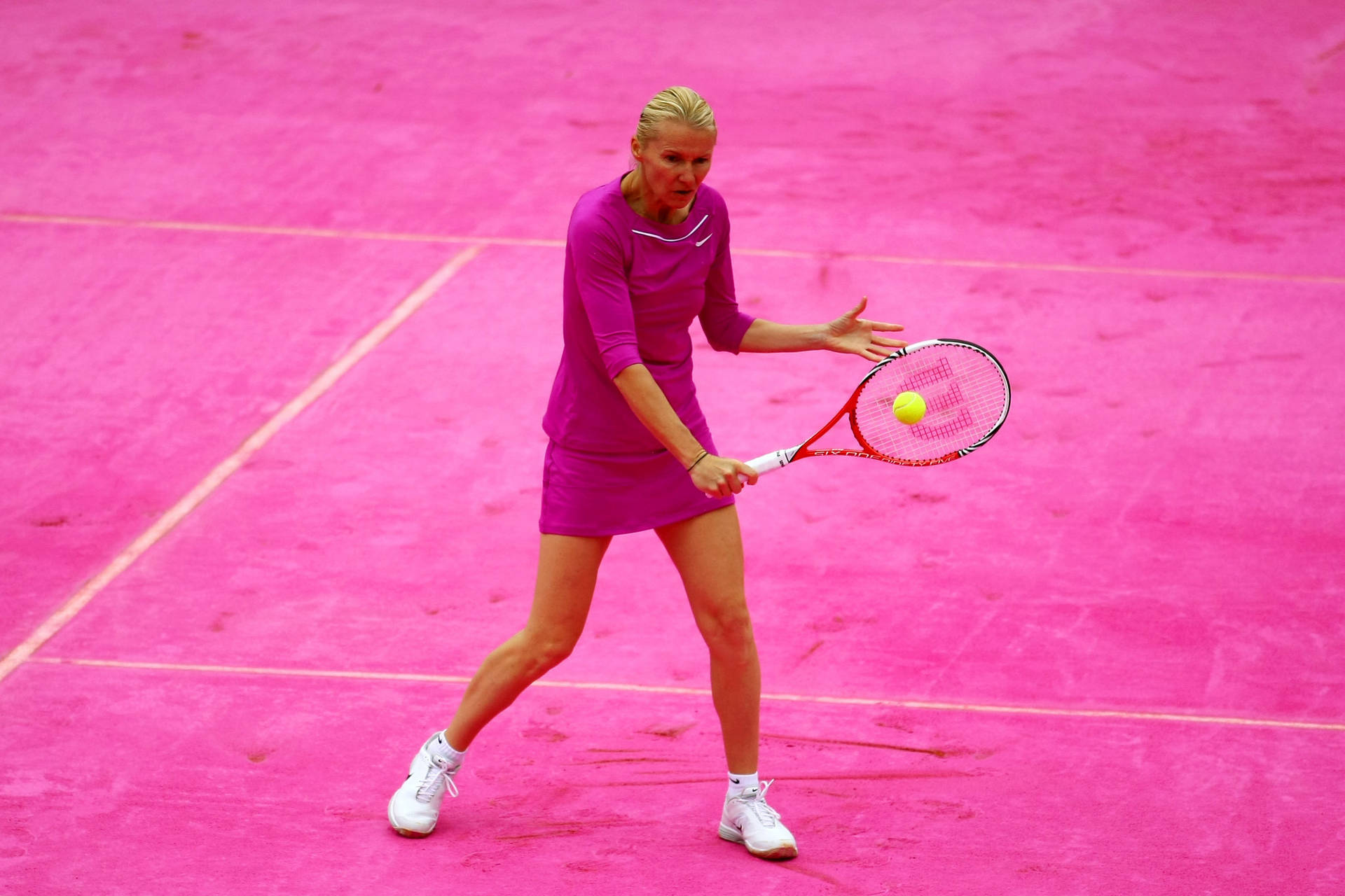 Jana Novotna Playing Tennis On A Pink Court Background