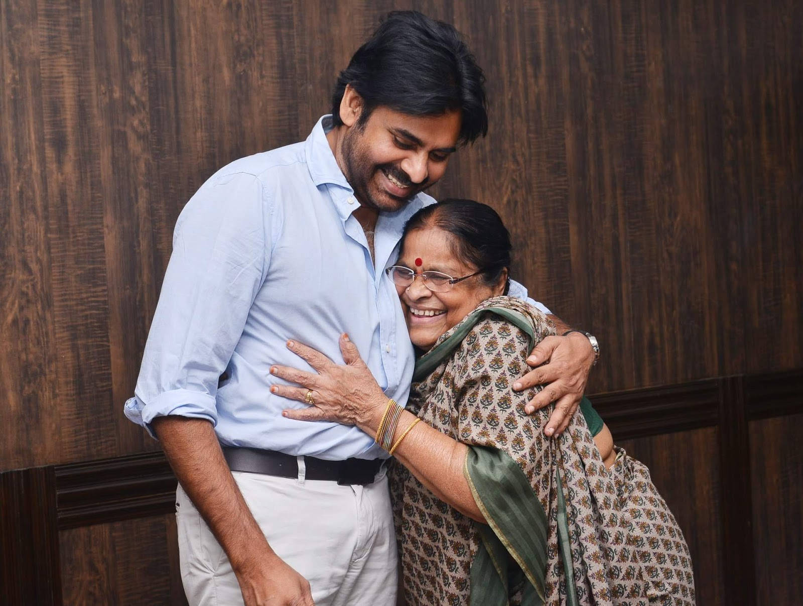 Janasena Party Kalyan Hugging A Lady