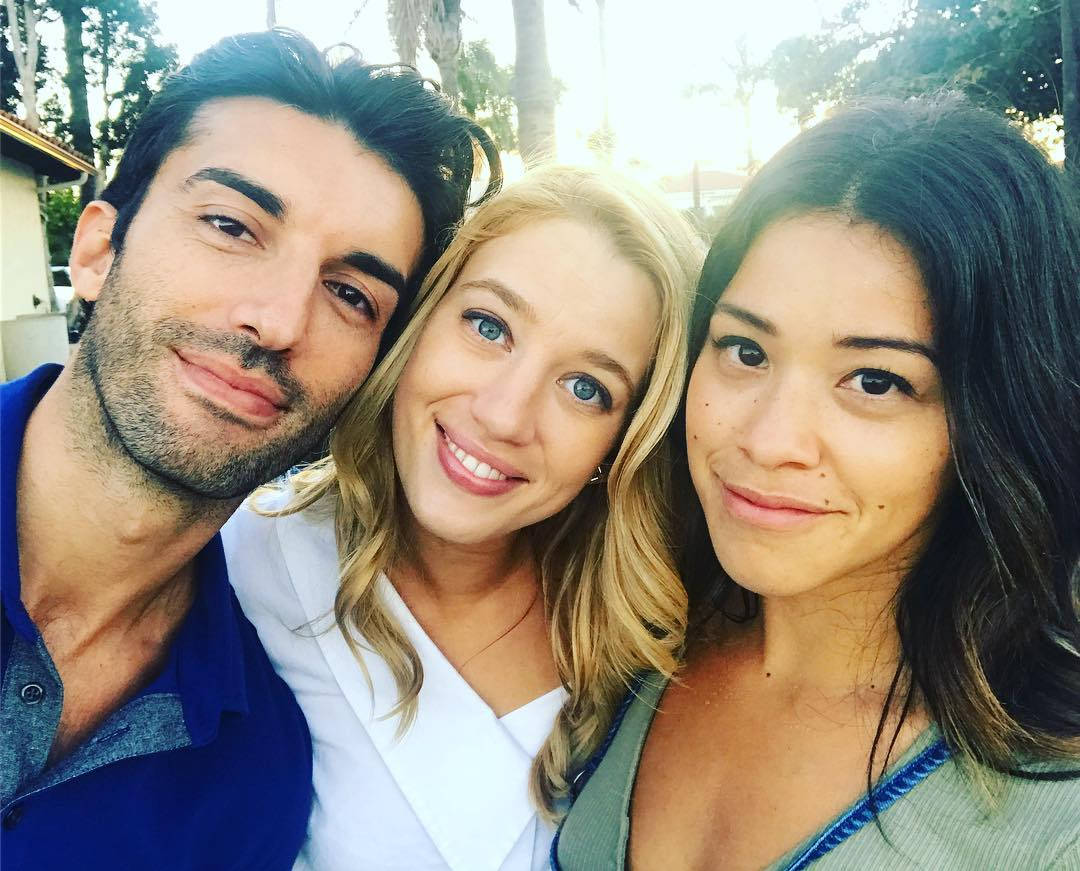 Jane The Virgin Cast Members Rafael And Petra Solano Background