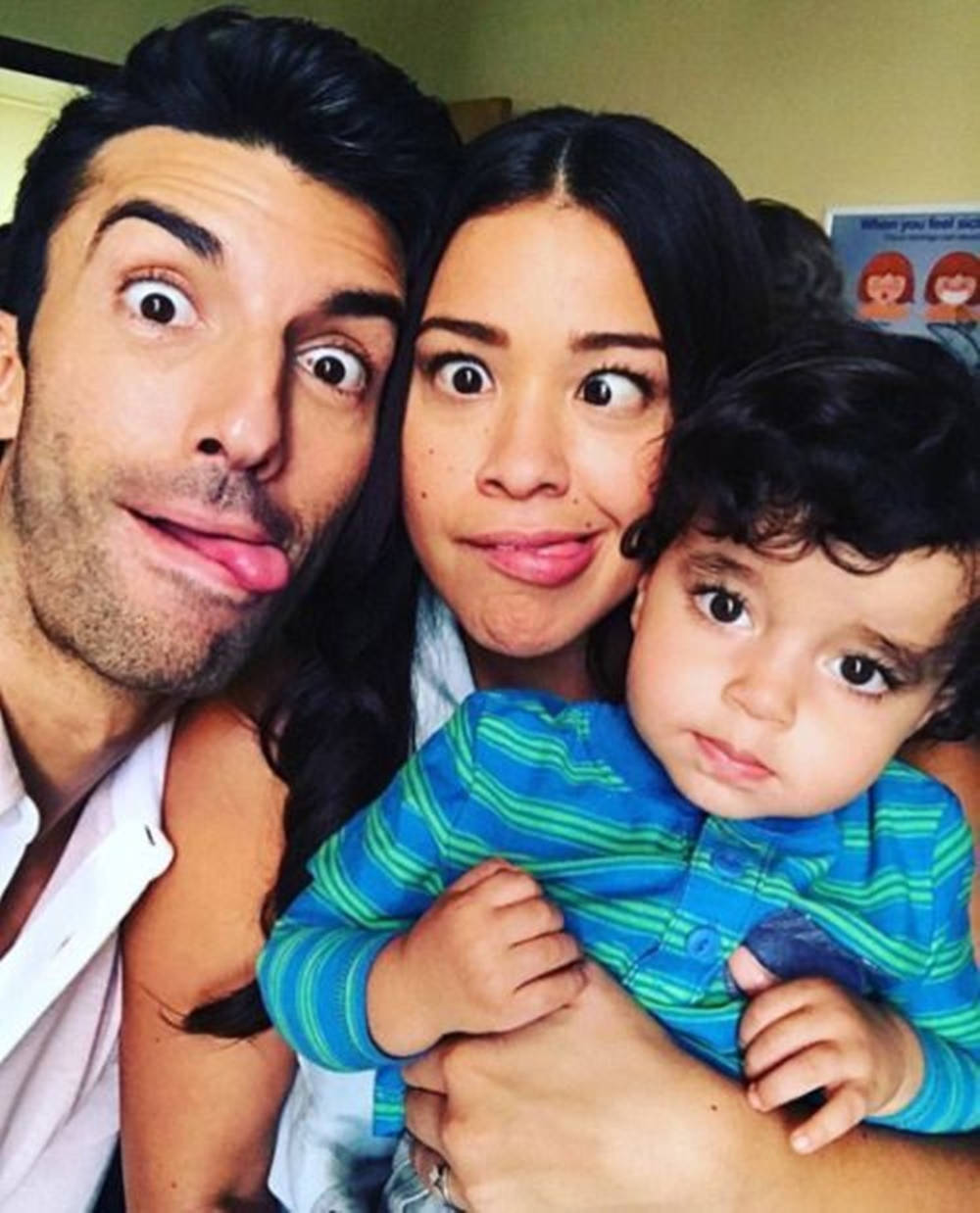 Jane The Virgin Family Wacky Faces Background
