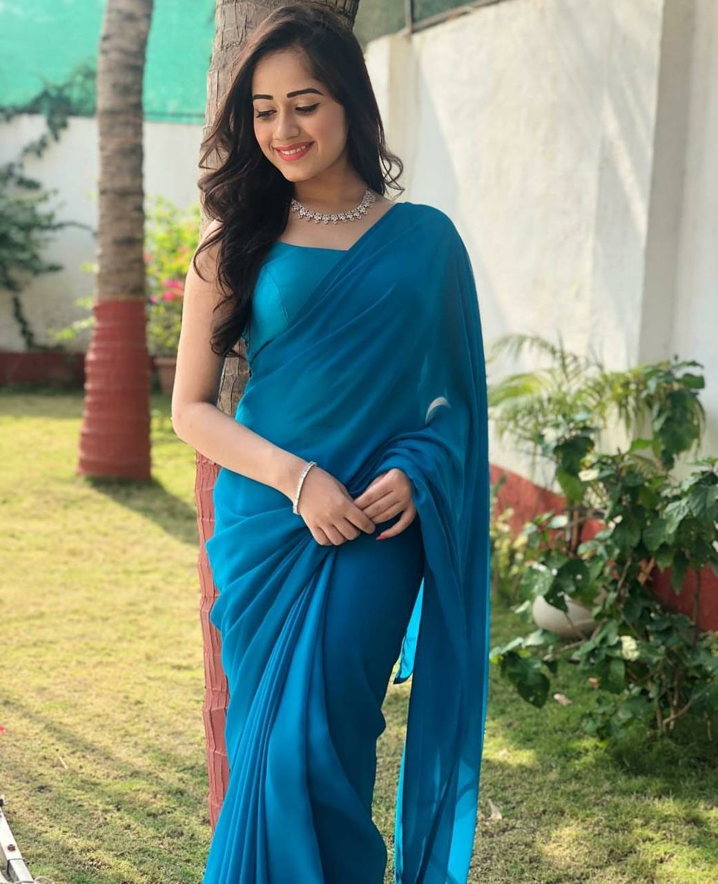 Jannat Zubair, Stunning In A Ravishing Gown Background