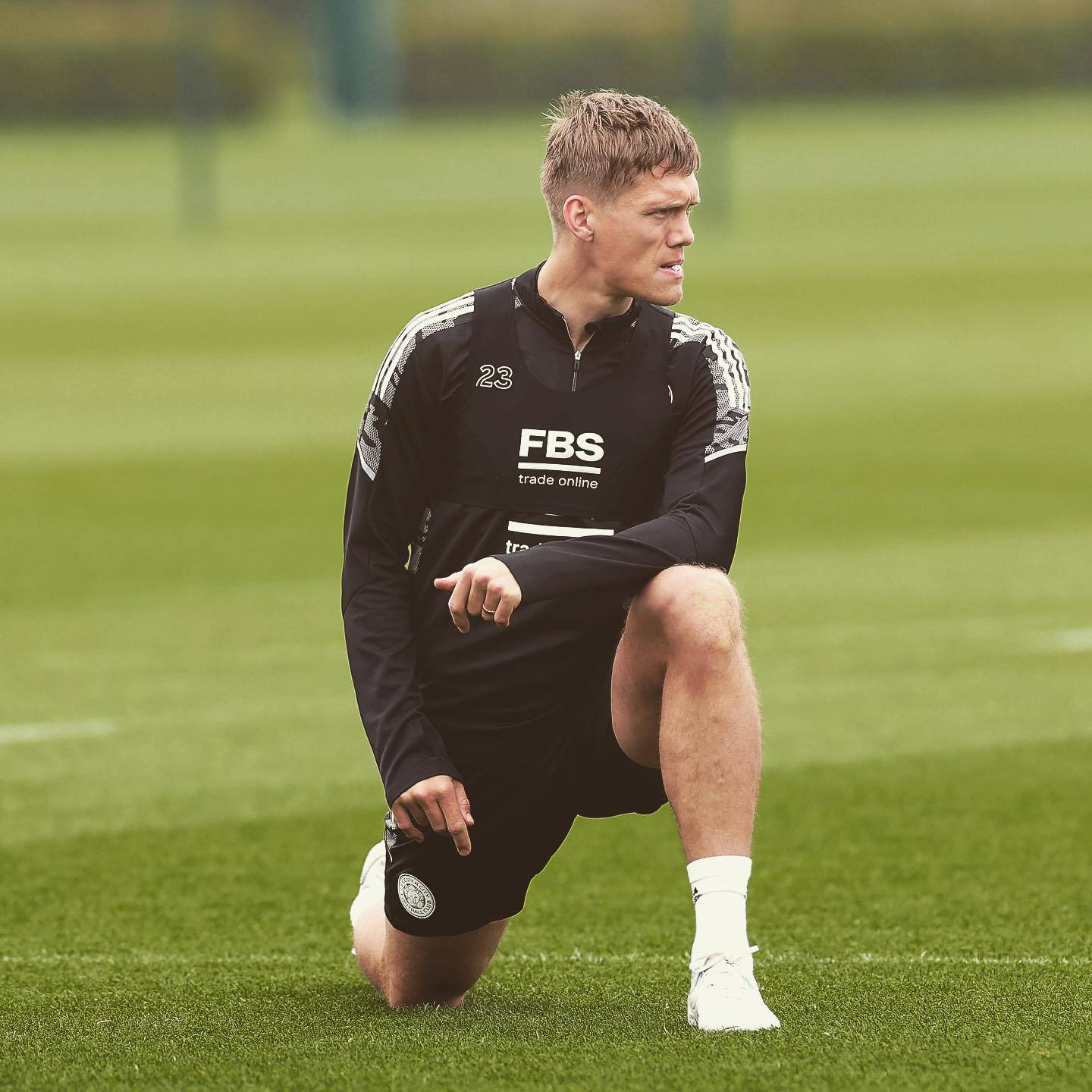 Jannik Vestergaard Kneeling On The Field Background