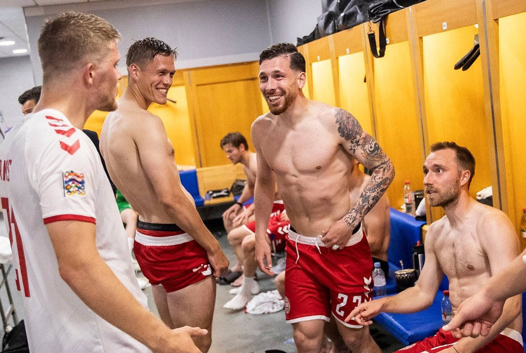 Jannik Vestergaard Laughing With Teammates Background