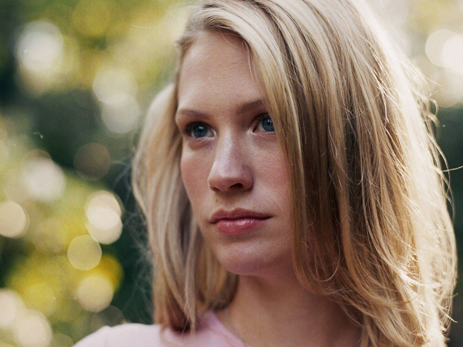 January Jones Blonde Hair And Blue Eyes Background