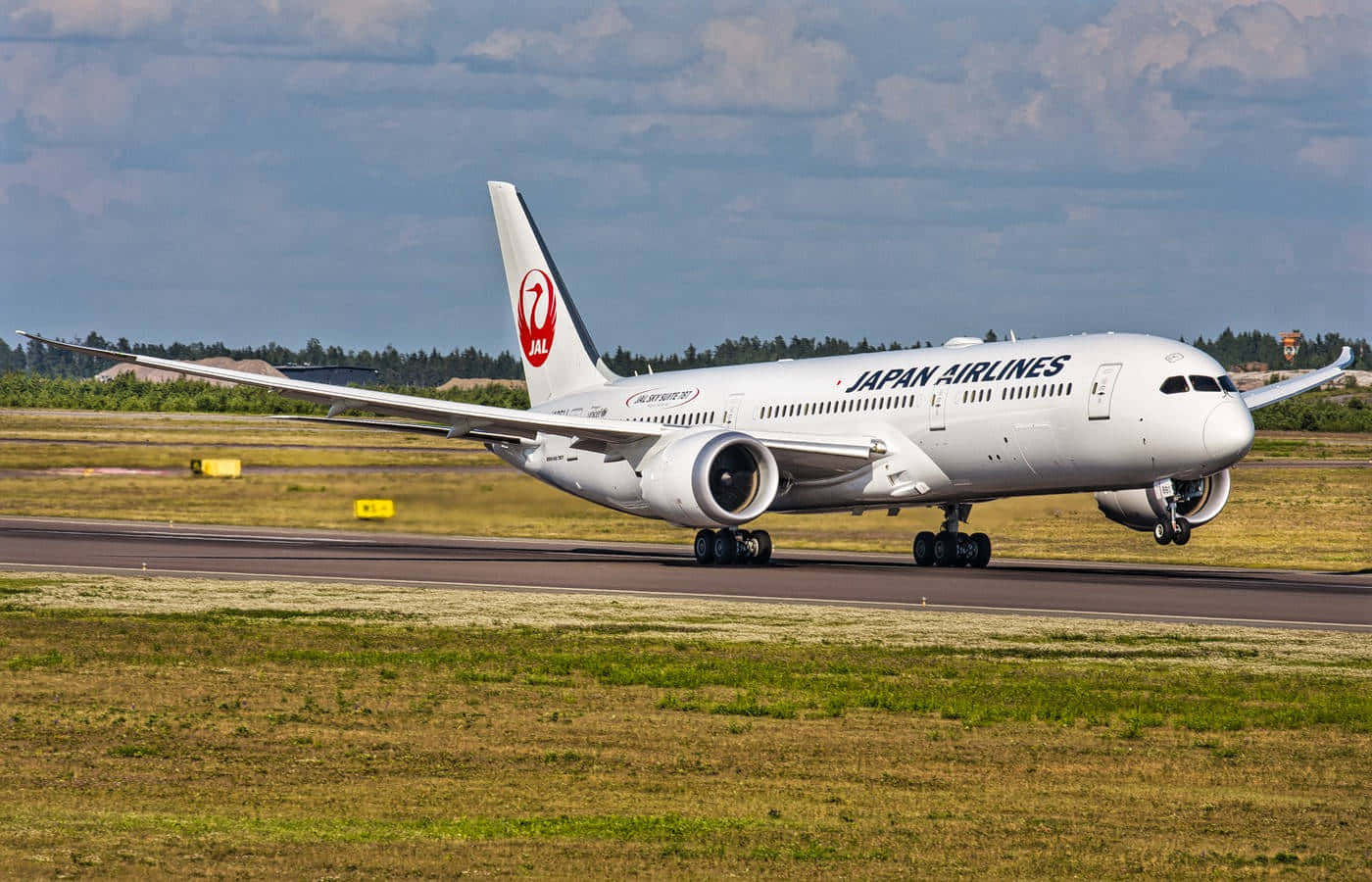 Japan Airlines Boeing 787 Departure Background