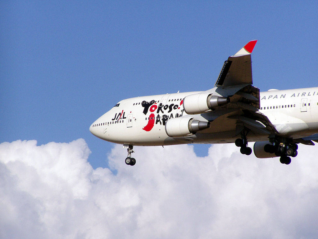 Japan Airlines Gears Clouds