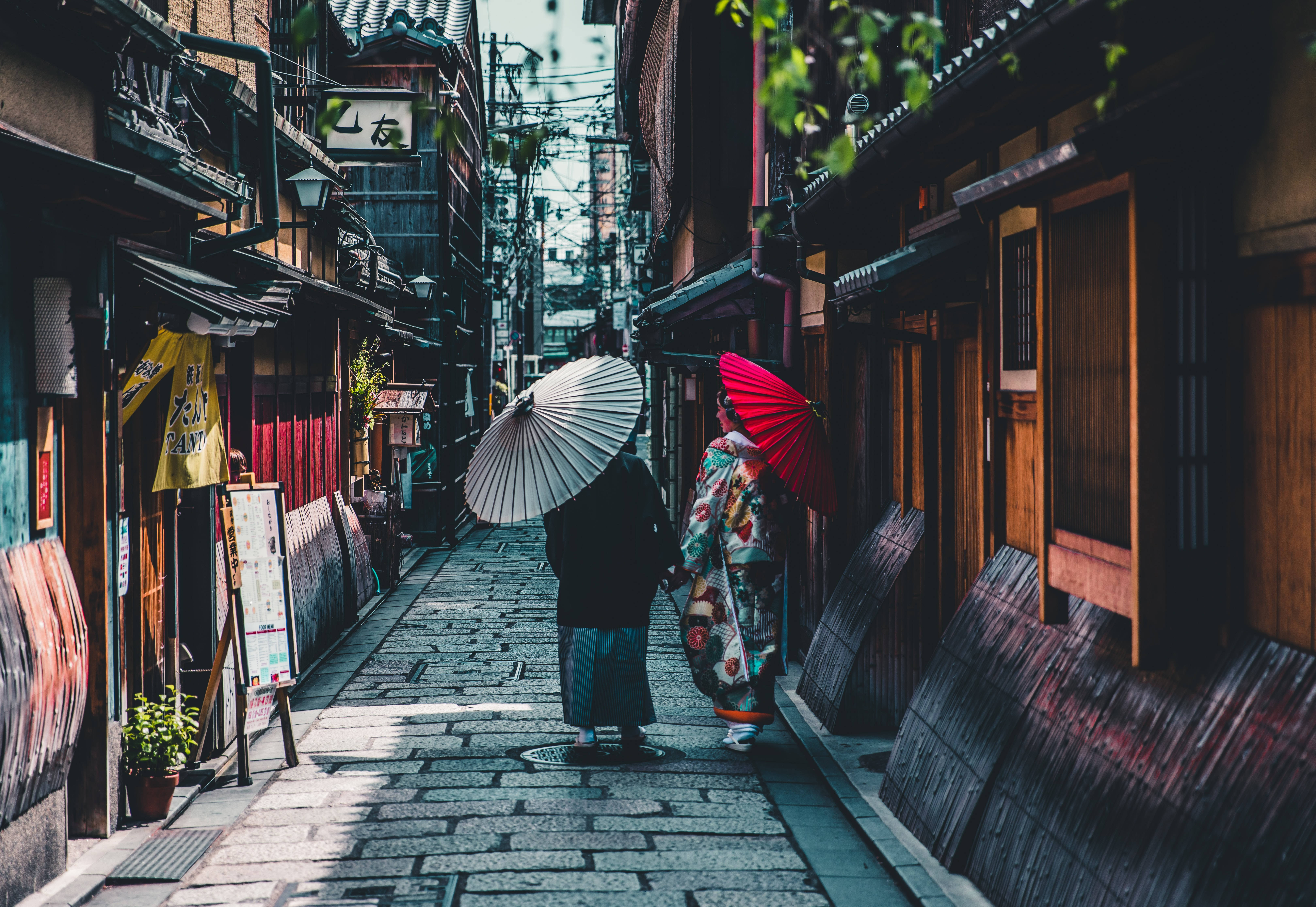 Japanese Hd Kyoto Alley With Women Background