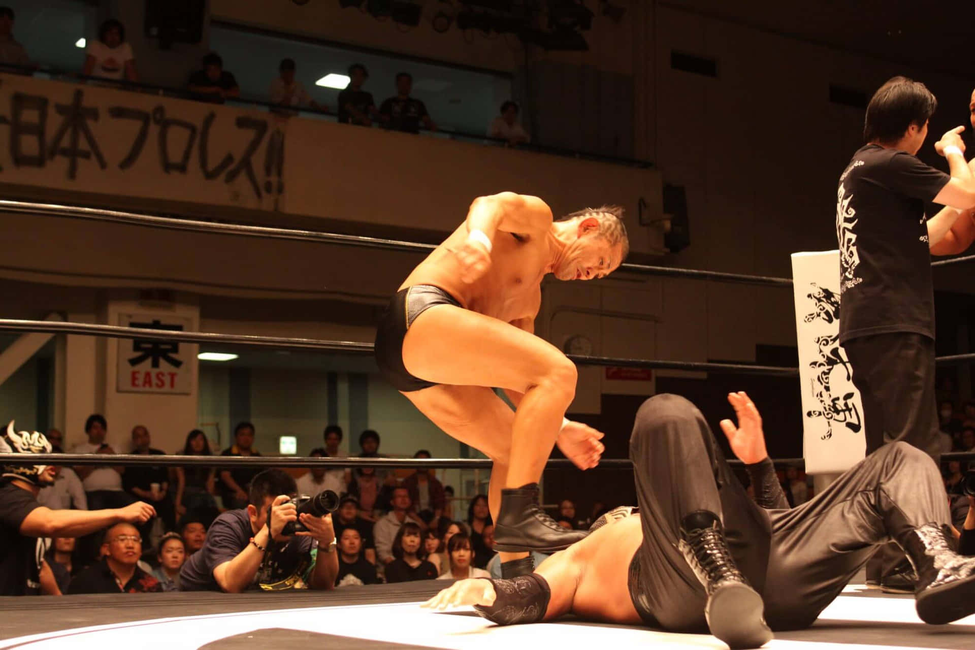 Japanese Wrestler Minoru Suzuki Background