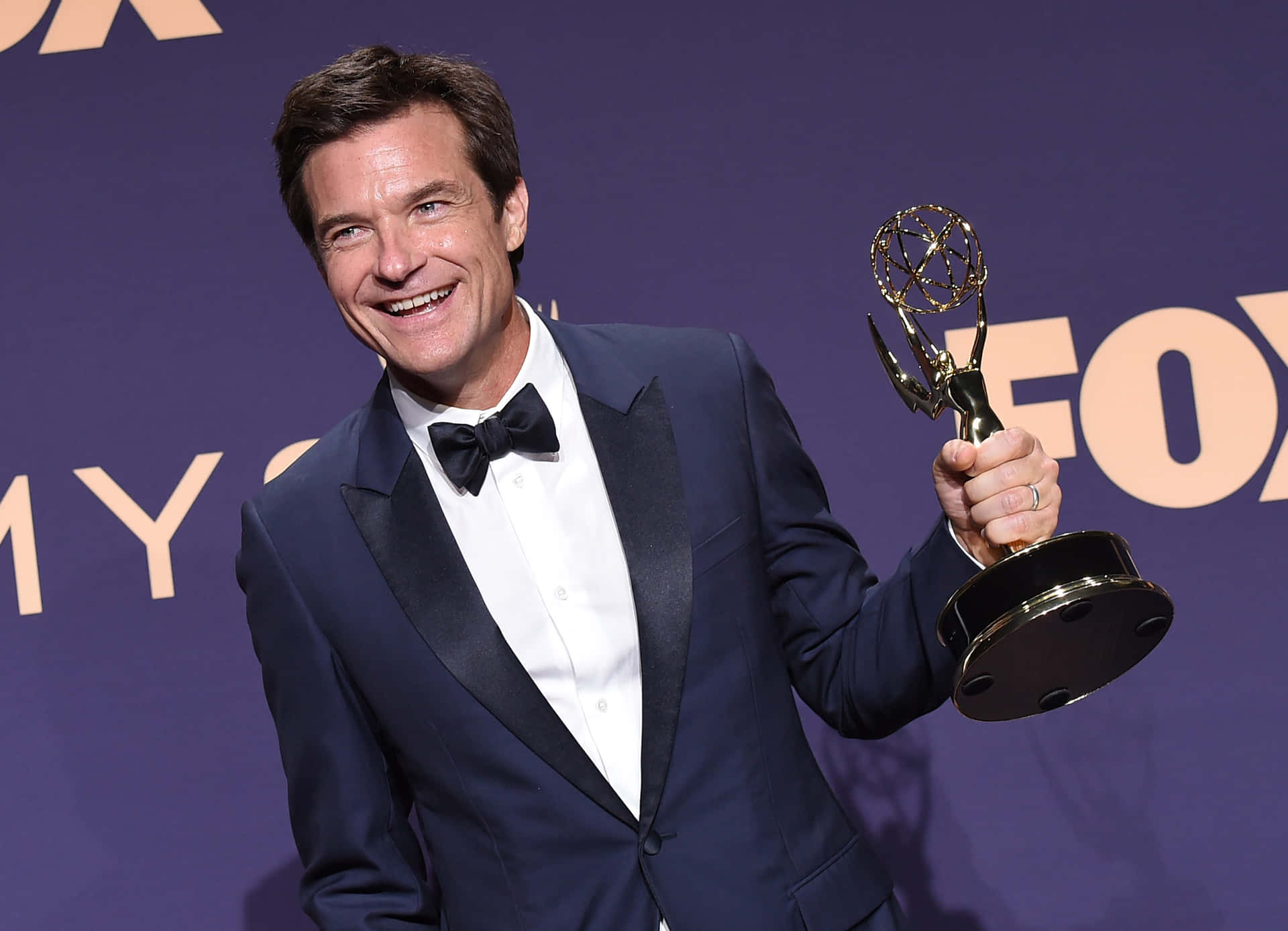Jason Bateman Attends The 2019 Golden Globe Awards Background