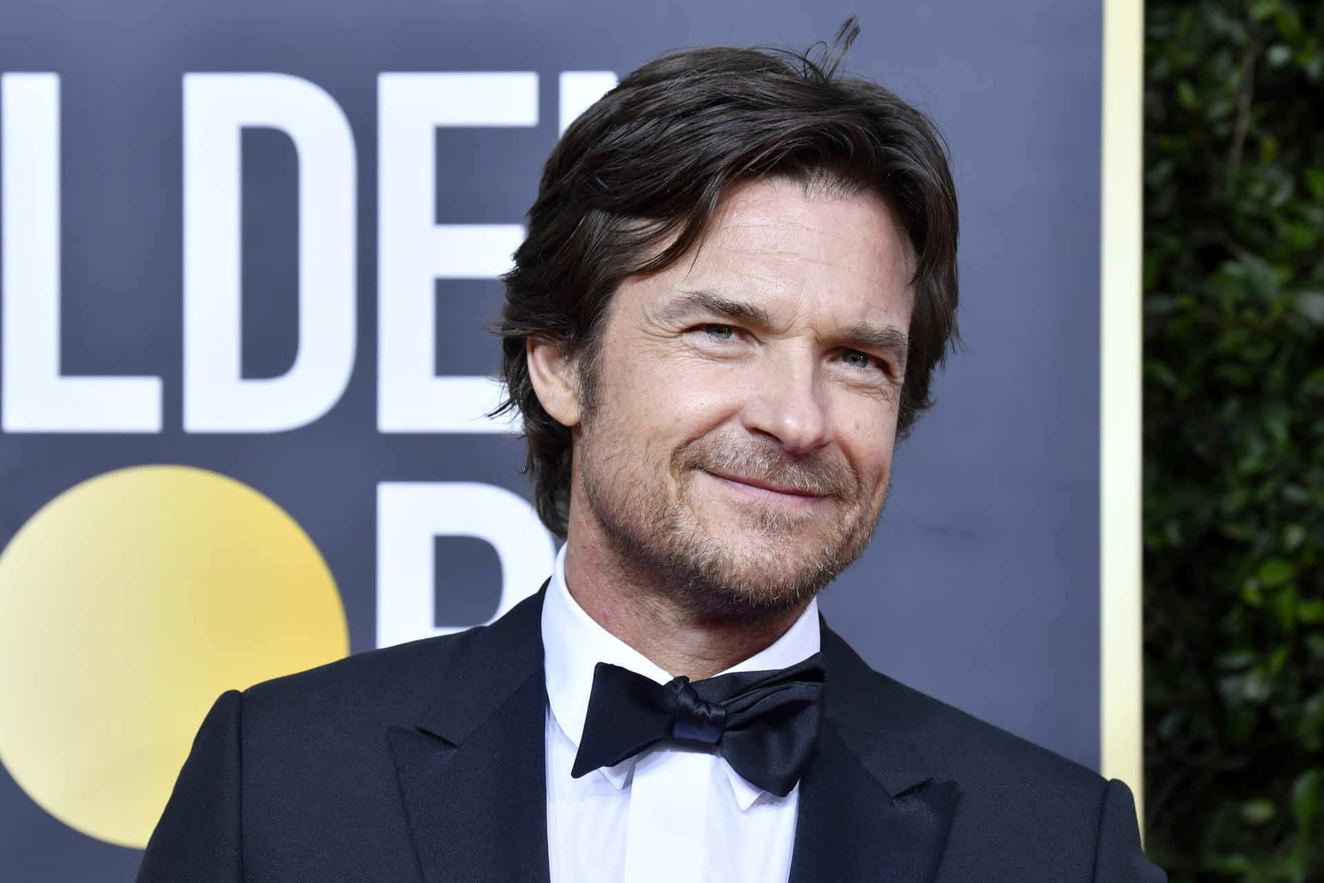 Jason Bateman Exudes Charm And Sophistication Background