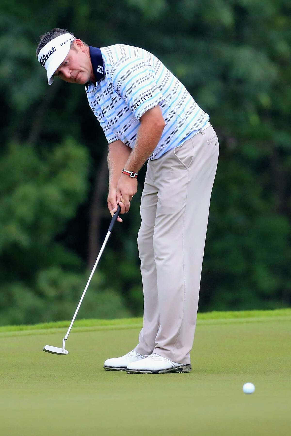 Jason Bohn Excellent Putting Stance Background