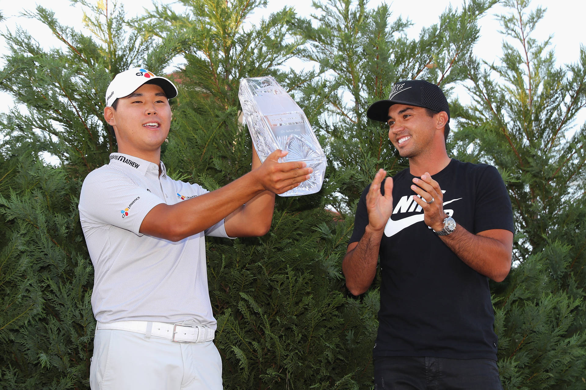 Jason Day Clapping For Si Woo Kim Background