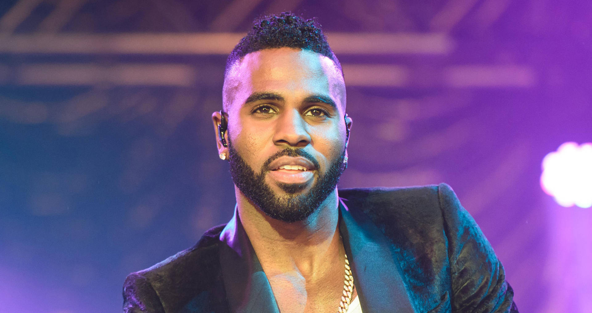 Jason Derulo Kiss Fm Haunted Party Background