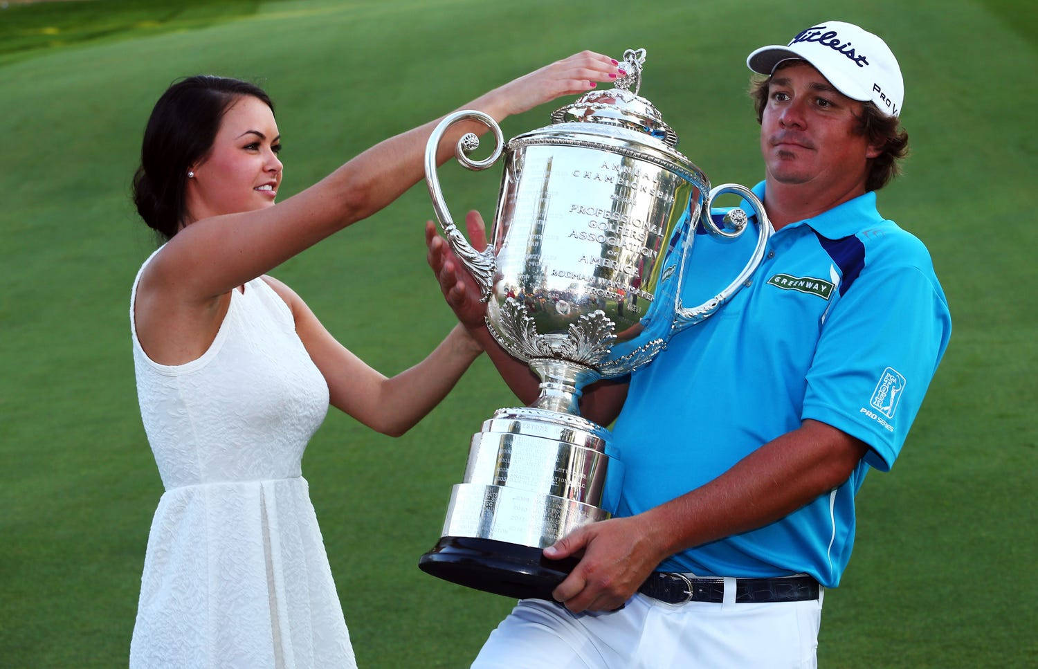 Jason Dufner Carrying His Huge Trophy Background