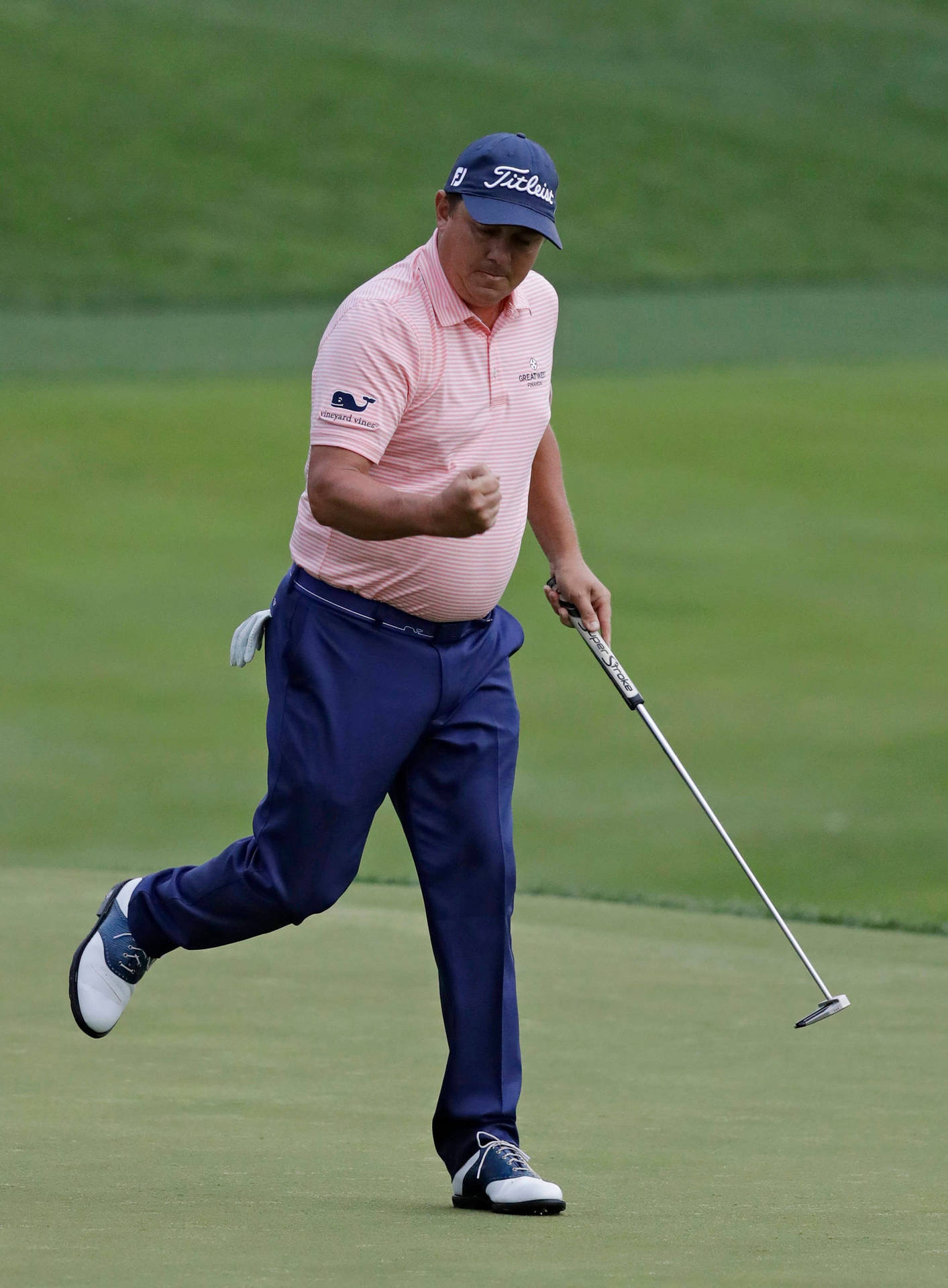 Jason Dufner Popping His Leg Up