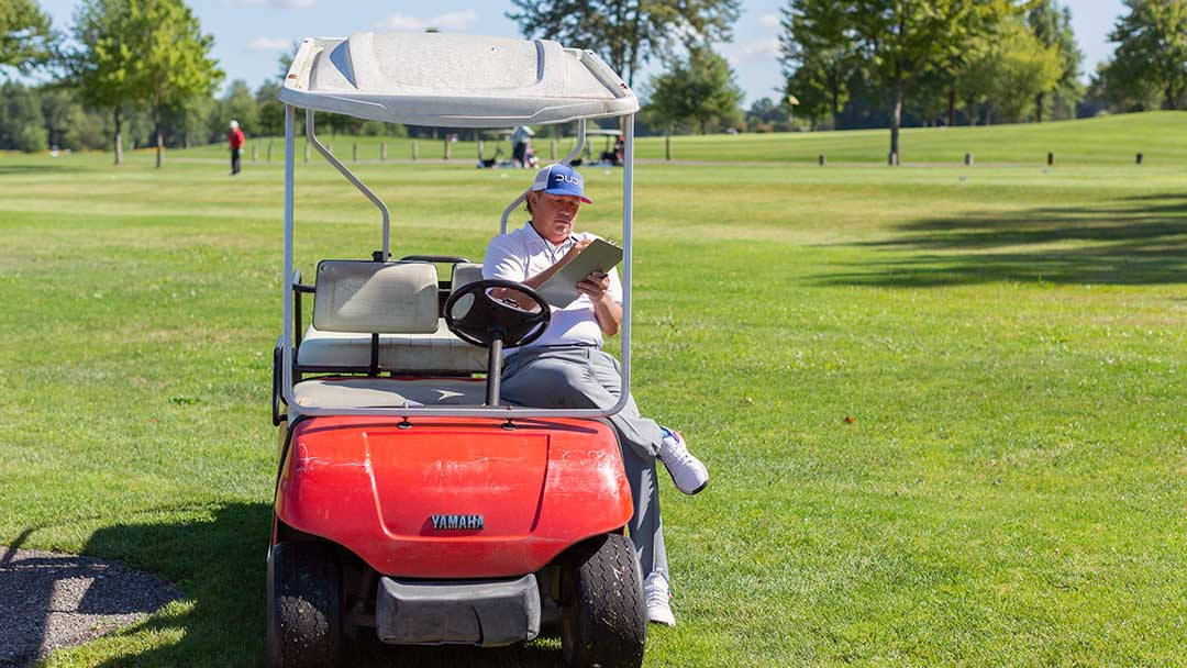 Jason Dufner Writing In A Golf Cart Background