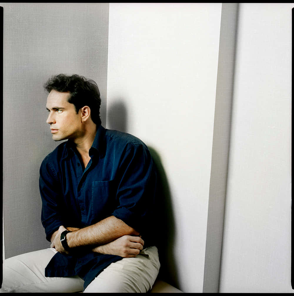 Jason Patric Attending An Event Background