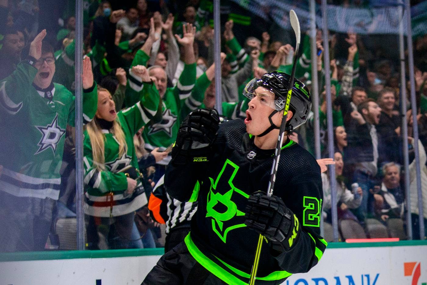 Jason Robertson Celebrates Victory Over Winnipeg Jets Background