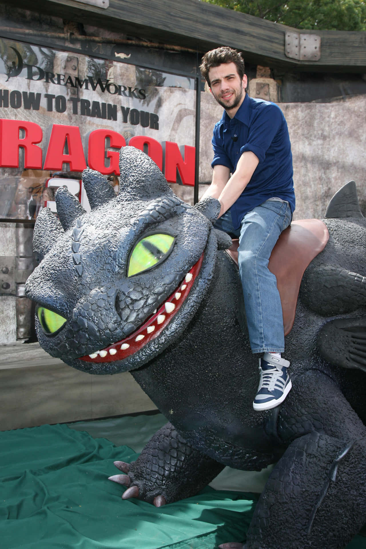 Jay Baruchel 2000 X 3000 Background