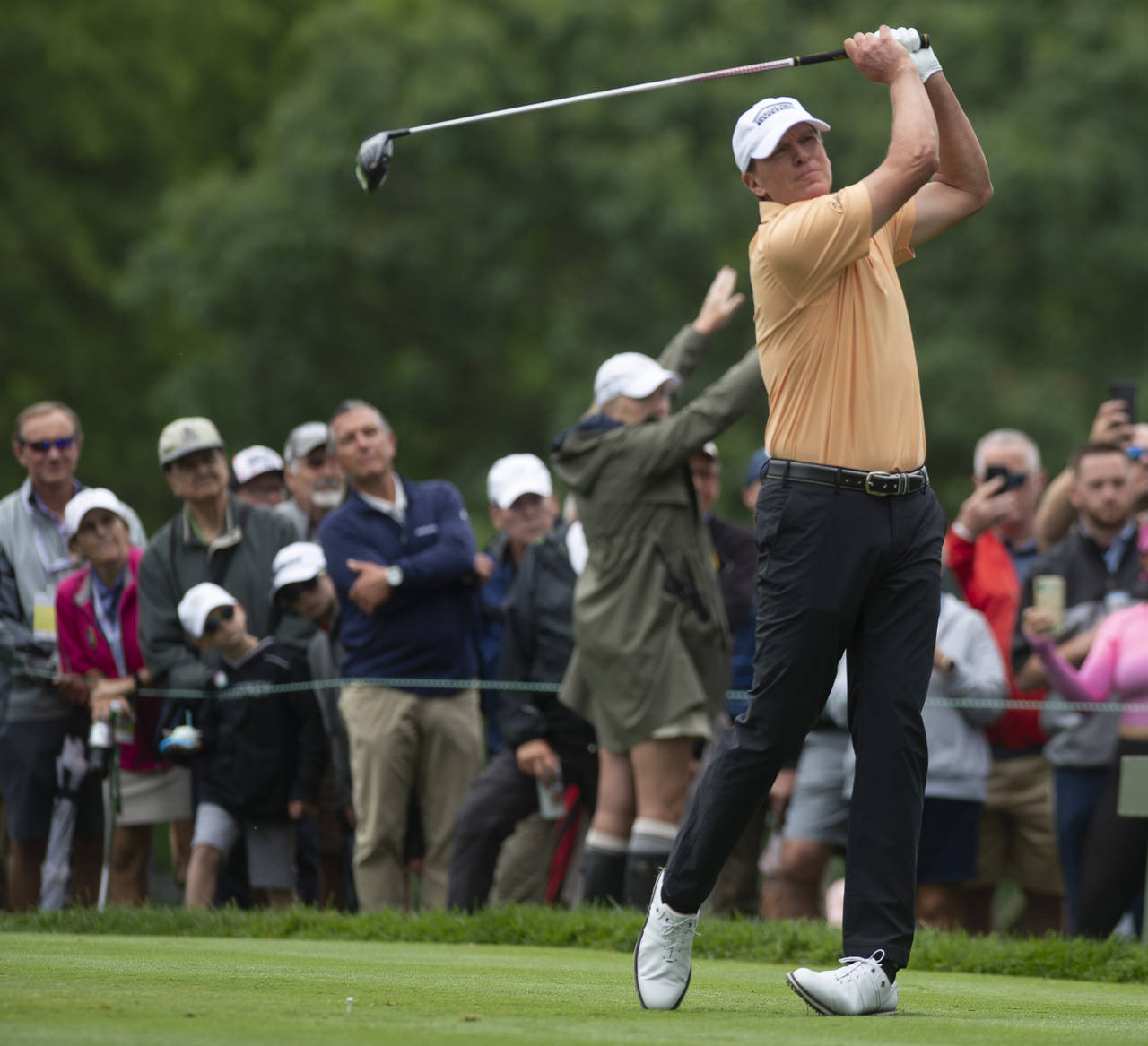 Jay Haas Making A Golf Shot Background