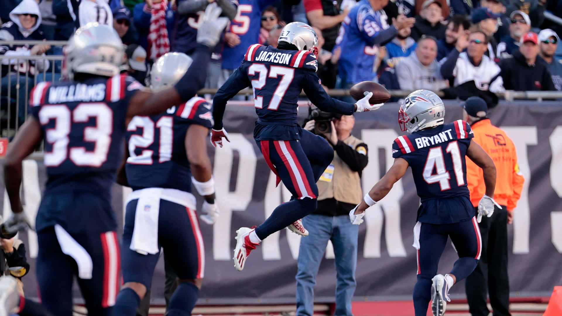 Jc Jackson Celebrates With Teammates Against New York Jets Background