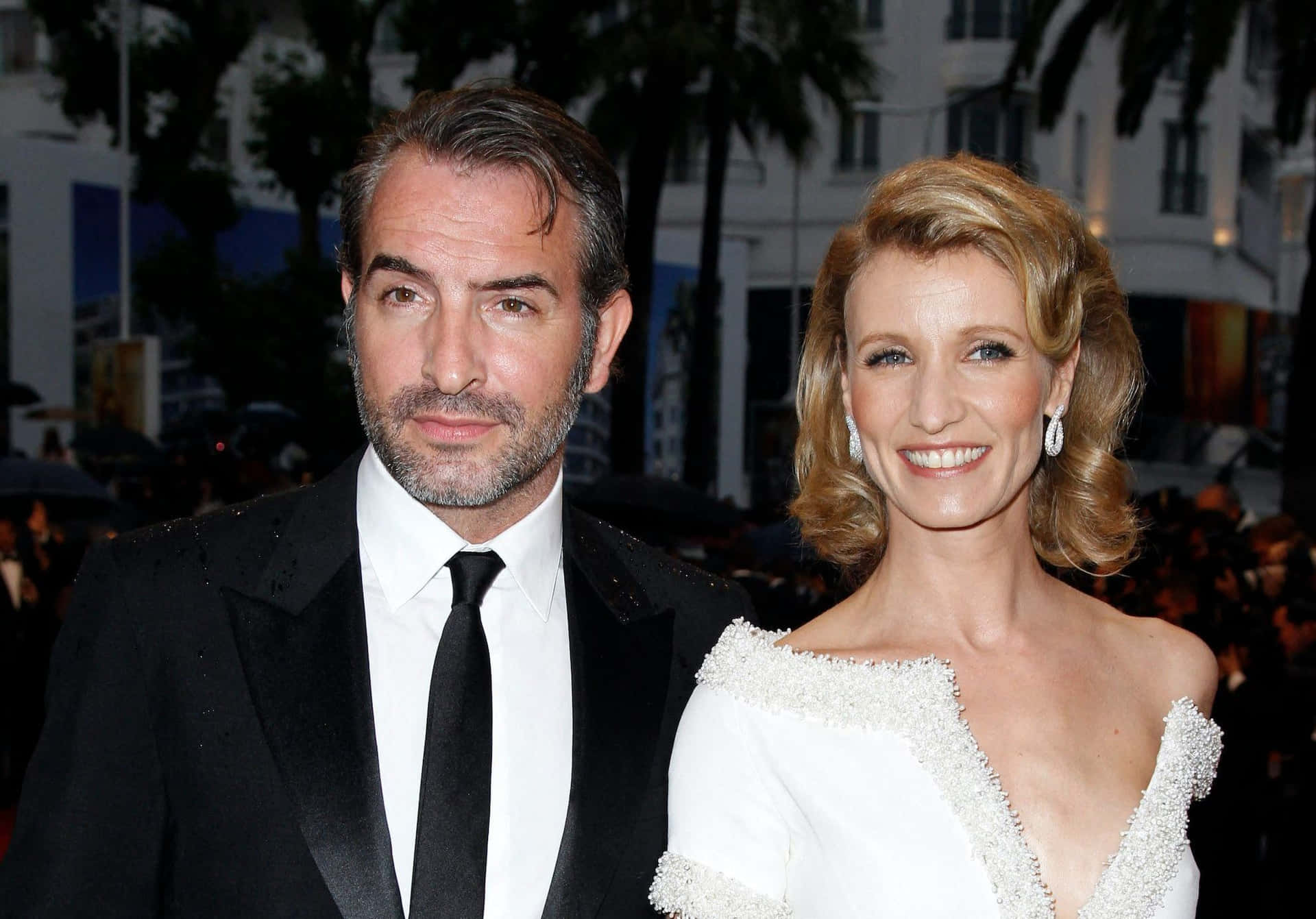 Jean Dujardin 1982 X 1384 Background