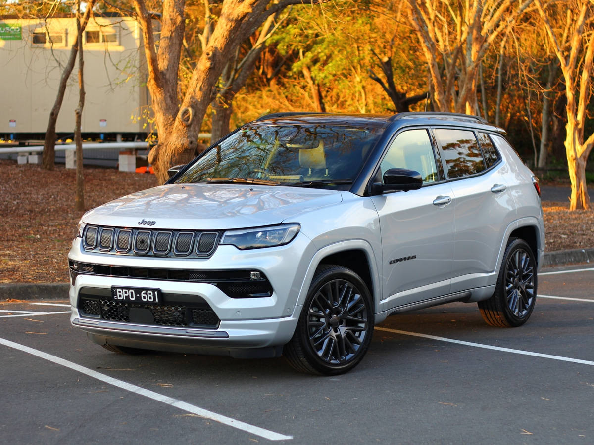 Jeep Compass Autumn Trees Background