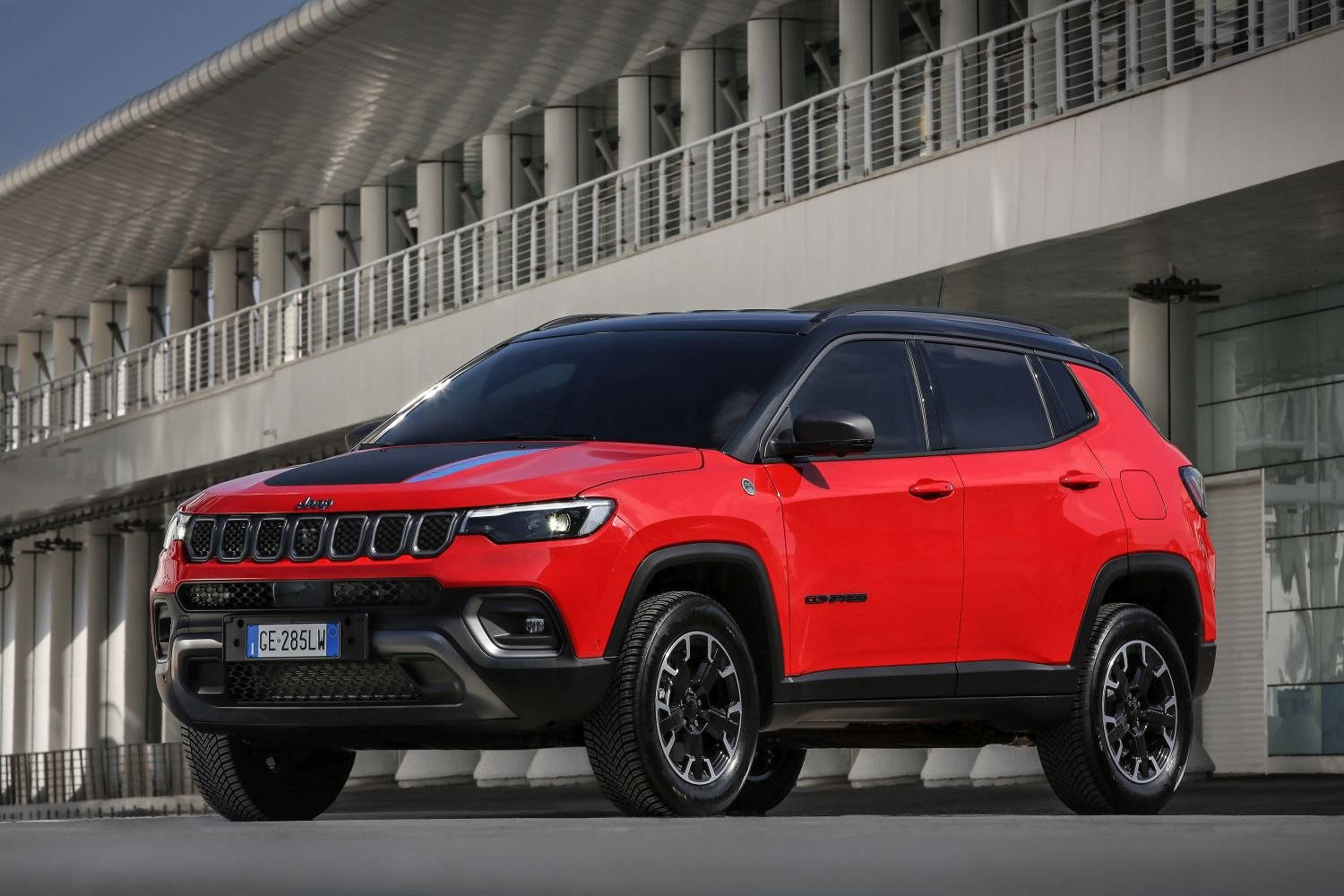 Jeep Compass Black And Red Gray Building