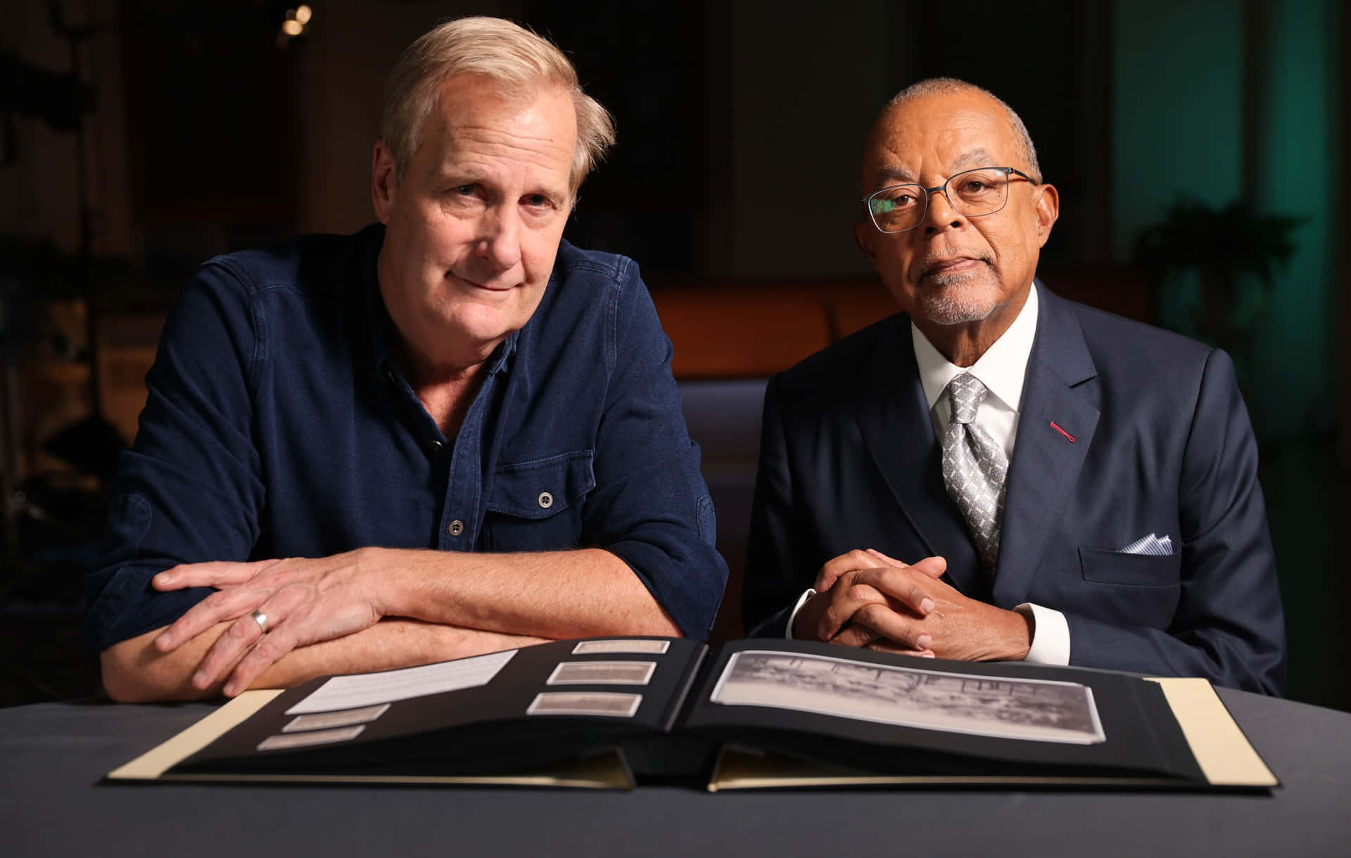 Jeff Daniels Posing For A Classy Photoshoot Background