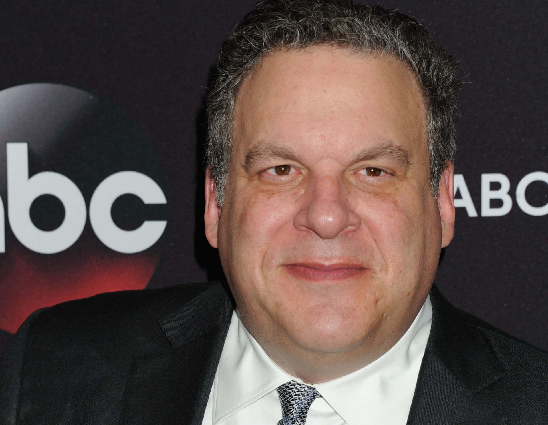 Jeff Garlin Of Curb Your Enthusiasm Fame Background