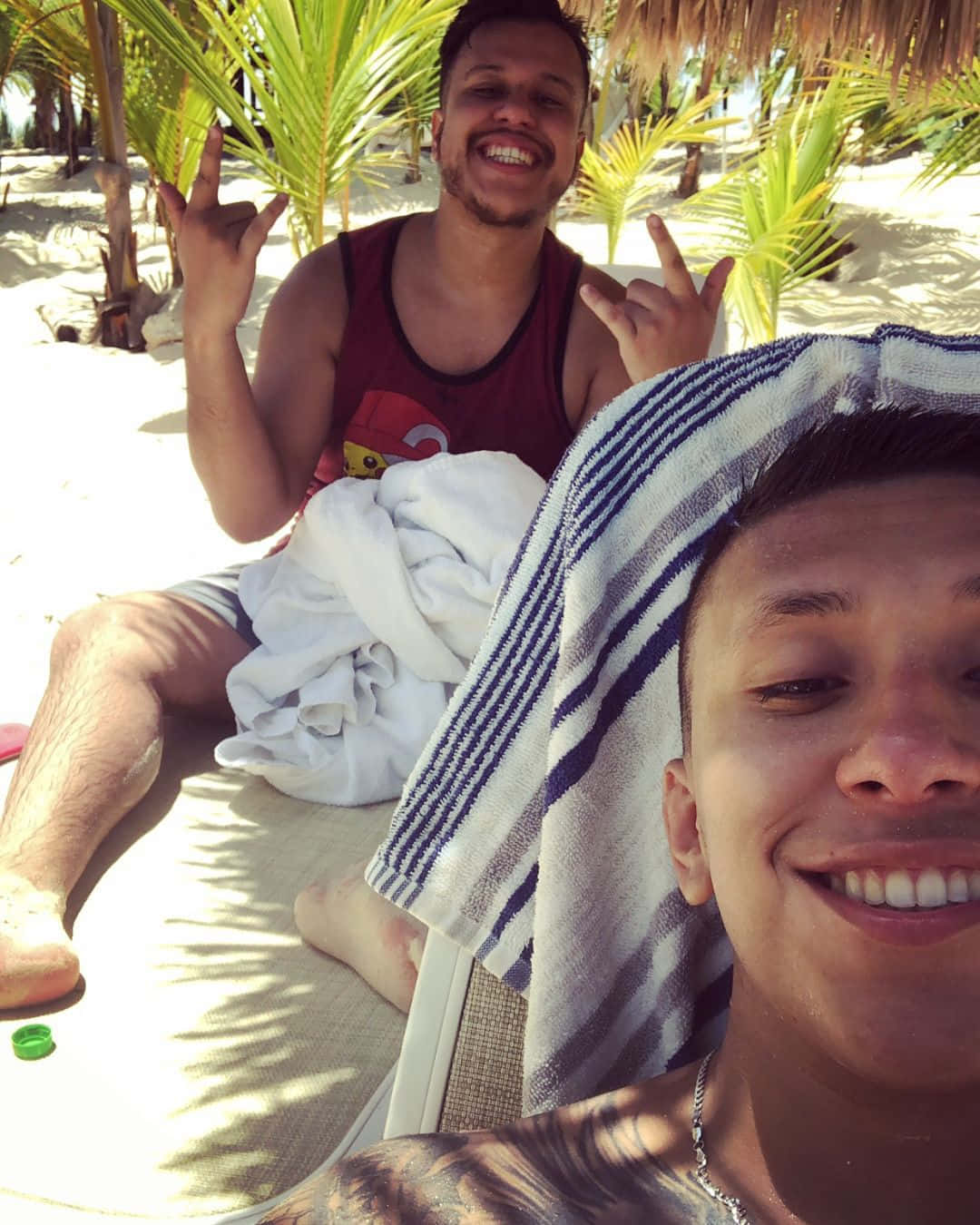 Jeff Molina Enjoying His Laid-back Vacation Background