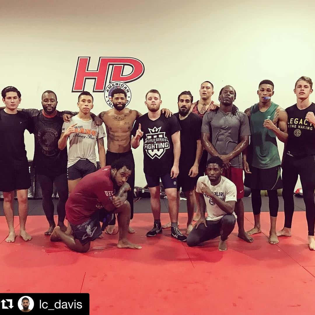 Jeff Molina With Fellow Mma Fighters Background