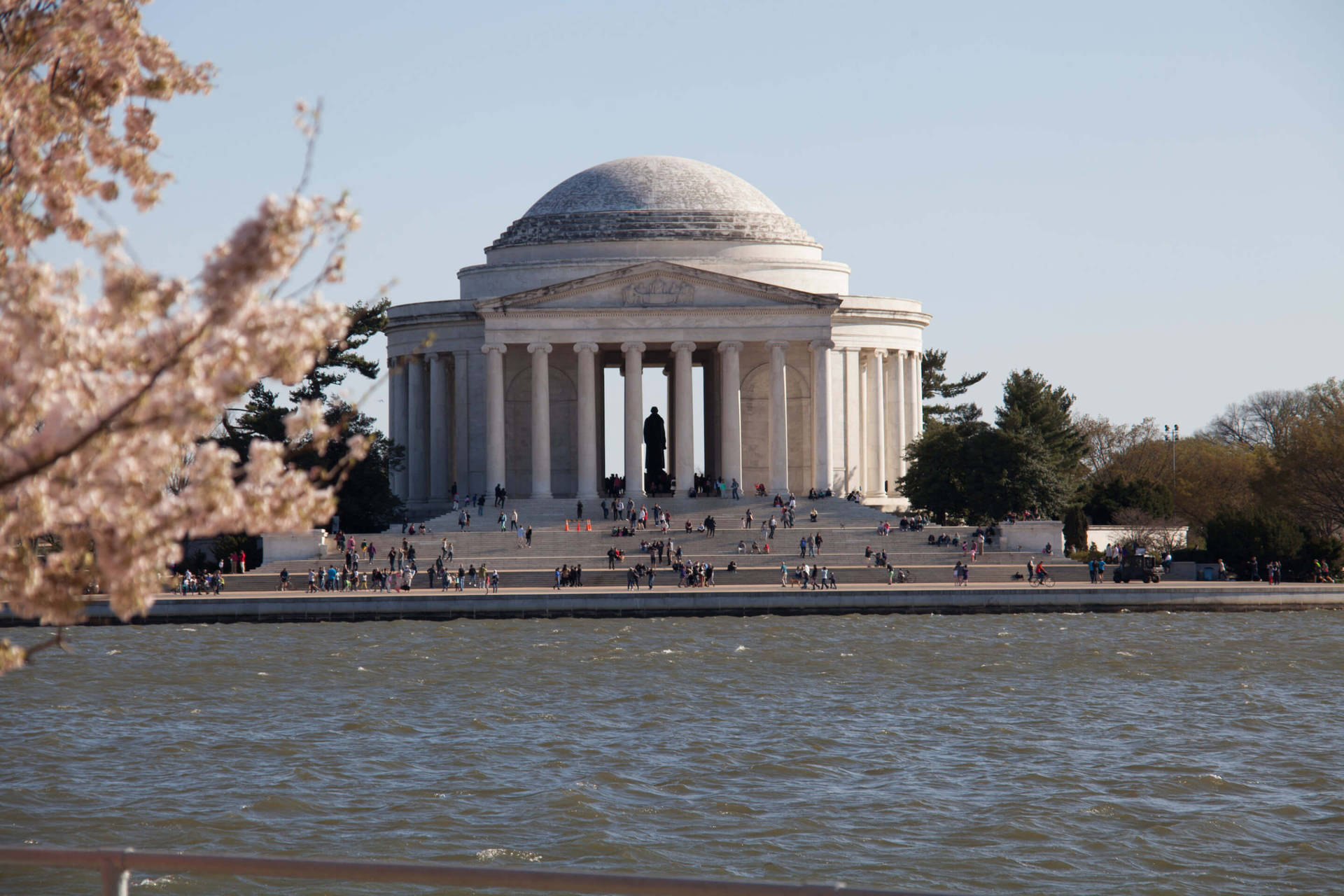 Jefferson Memorial Busy Day