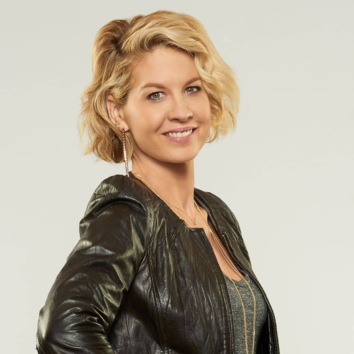 Jenna Elfman As Alice In Imaginary Mary