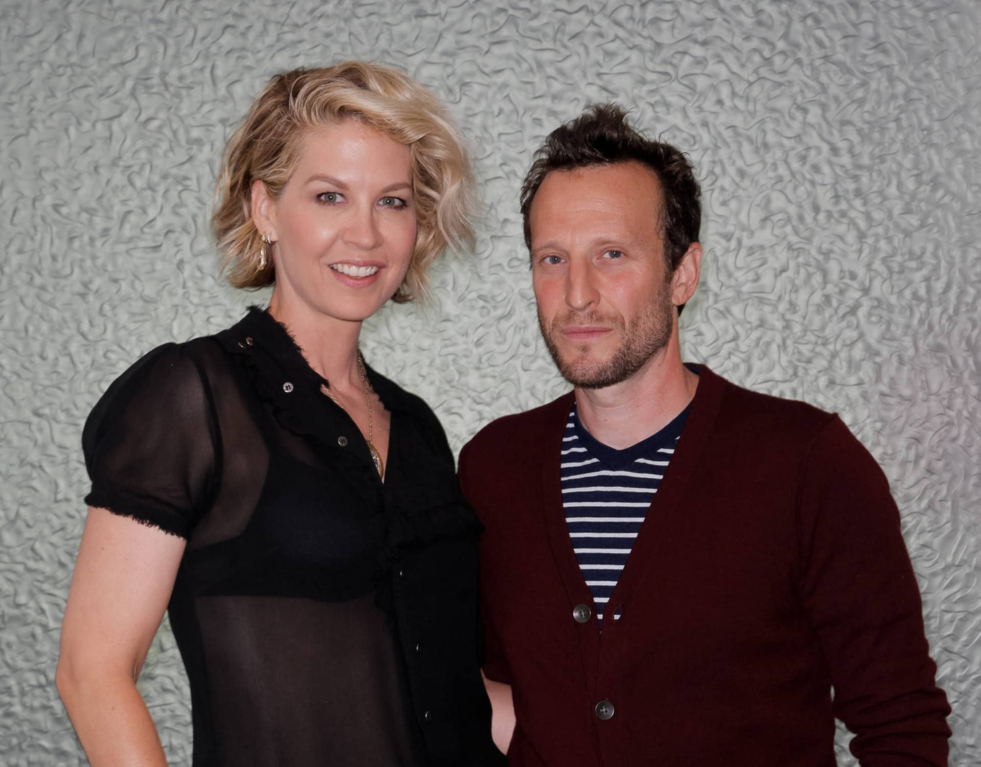 Jenna Elfman With Bodhi Elfman Background