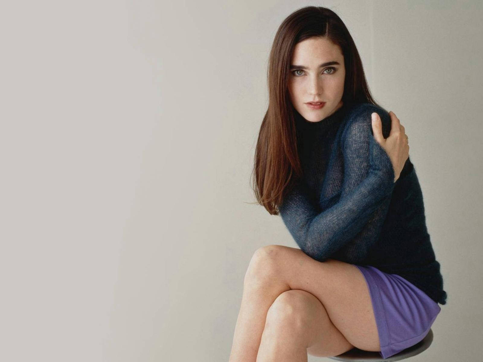 Jennifer Connelly In A Knitted Sweater