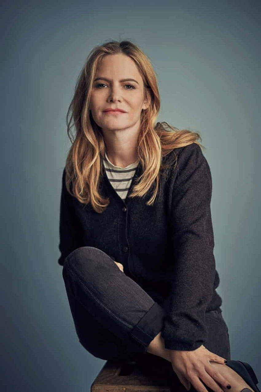 Jennifer Jason Leigh Actress Photoshoot Background