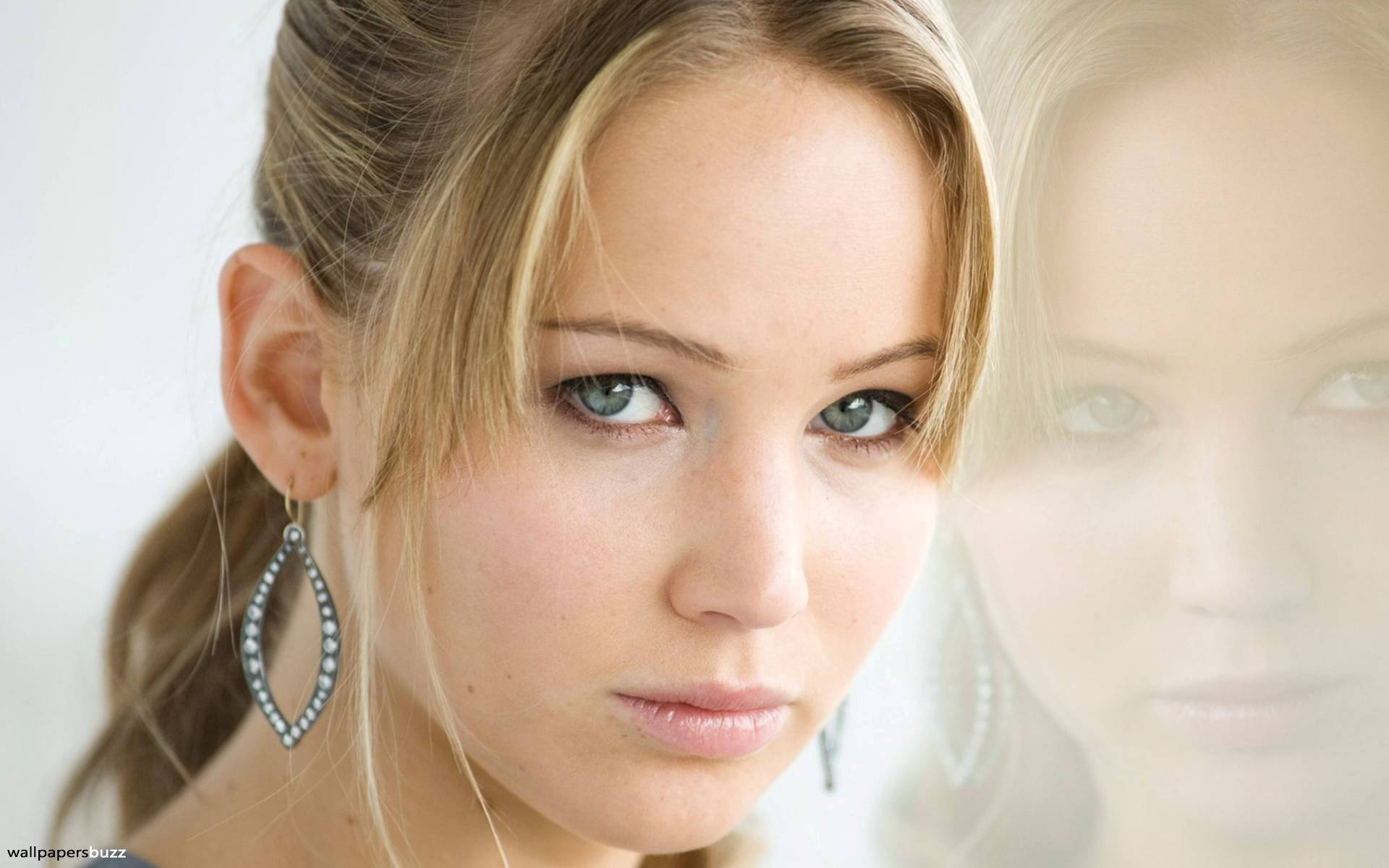 Jennifer Lawrence And Reflection Hollywood Actress Hd Background