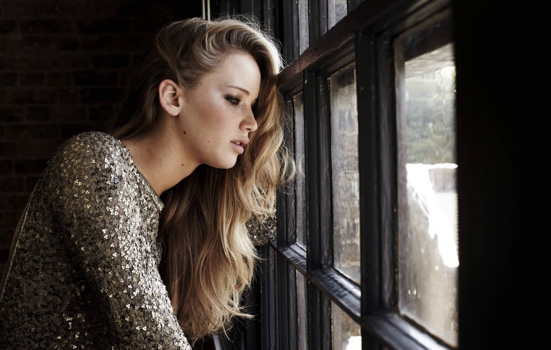 Jennifer Lawrence Peek Through Window Background