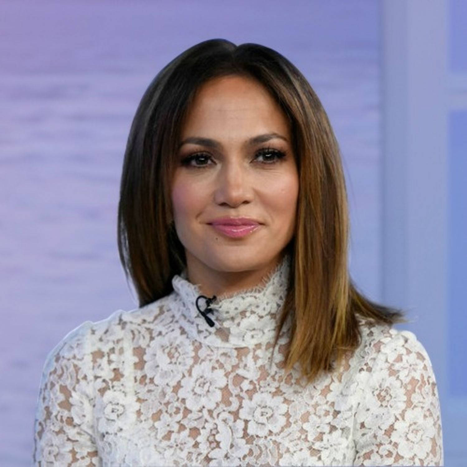 Jennifer Lopez Looks Sophisticated With Her Straight Bob. Background