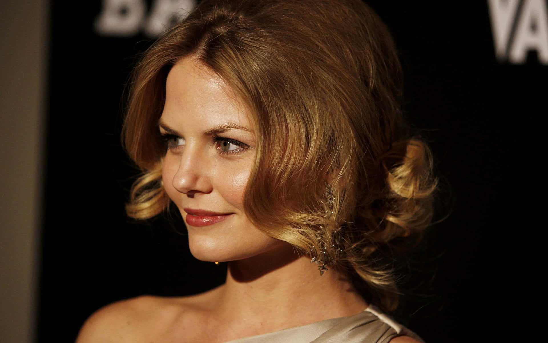 Jennifer Morrison Stunning Portrait Background