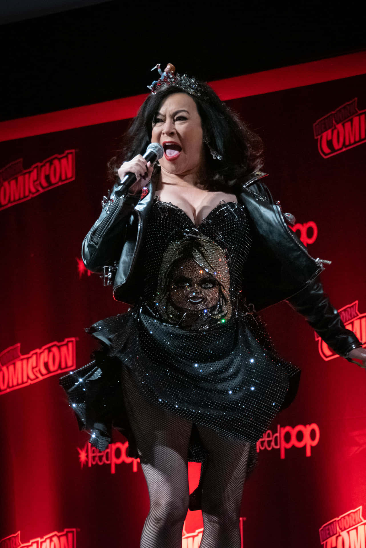 Jennifer Tilly Comic Con Performance Background